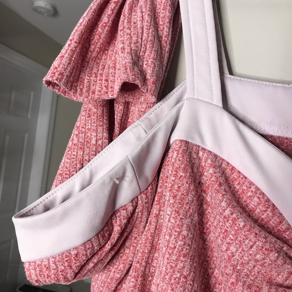 Pink top, stretchy fabric - Picture 3 of 4